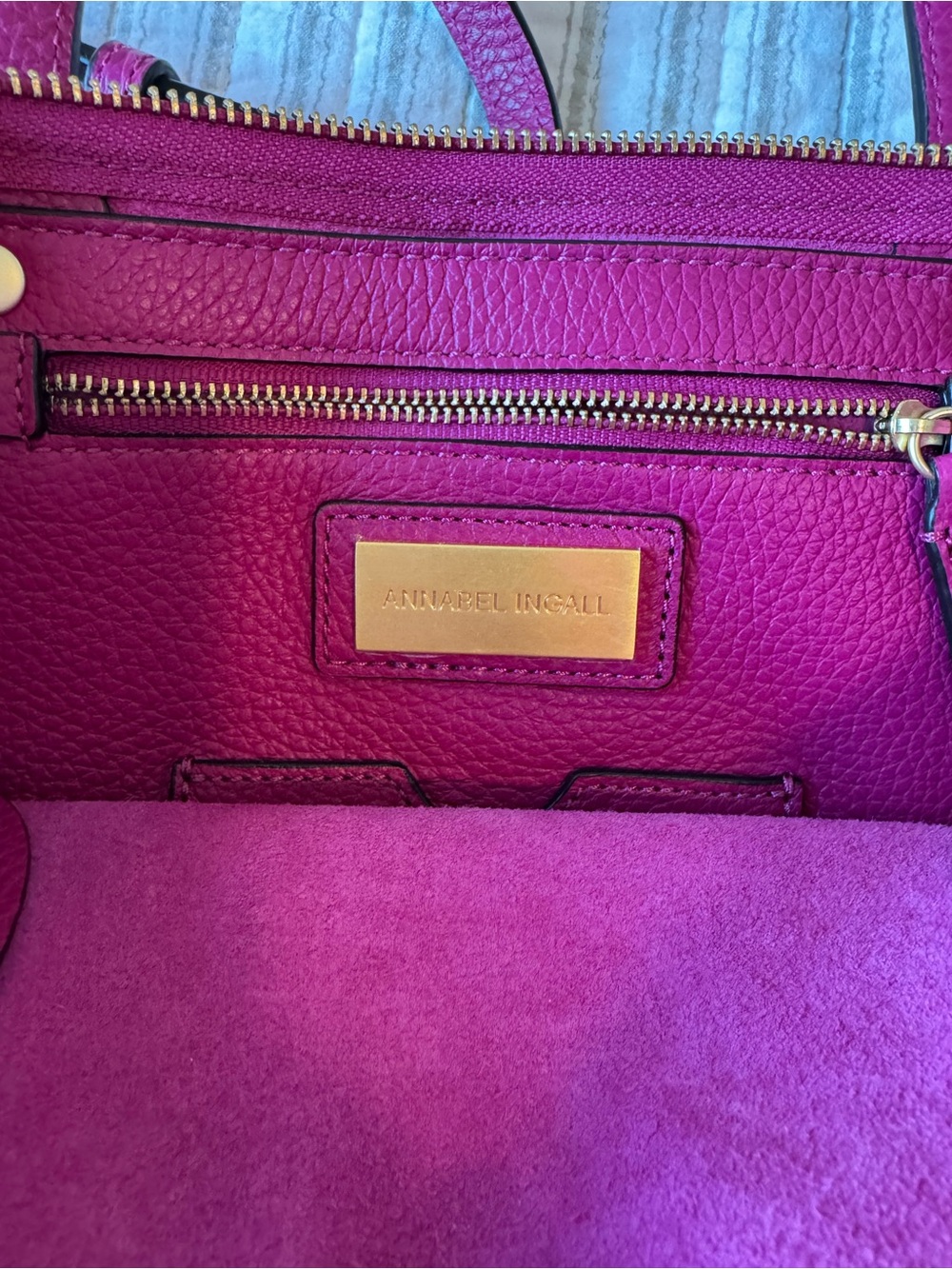 🩷LIKE NEW🩷 Annabel Ingall Fuchsia Pebbled Leather Tote with Gold Hardware - Picture 5 of 5